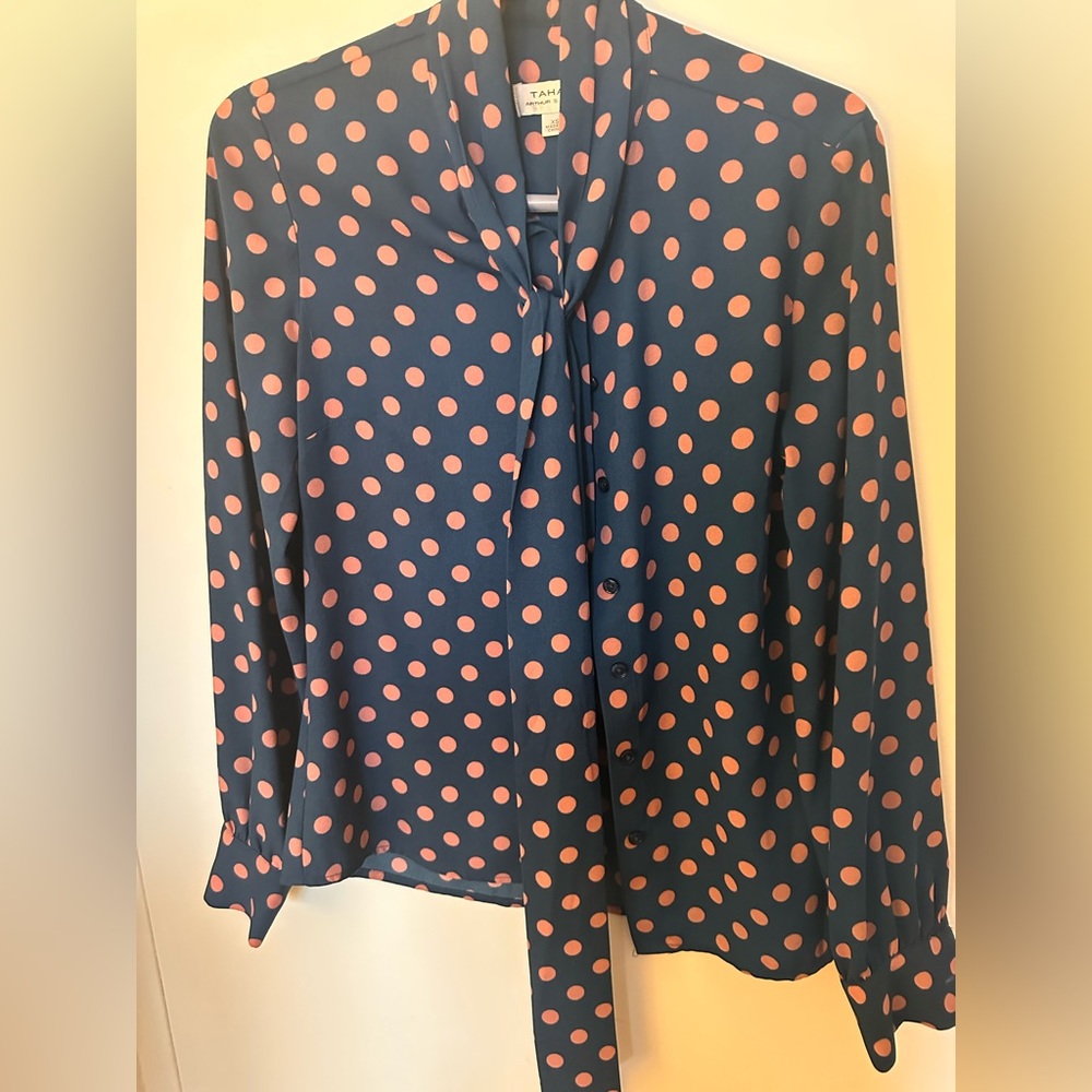 Tahari long sleeve shirt